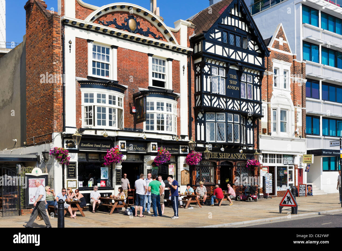The Ship Anson pub on The Hard near the Historic Dockyard Stock Photo