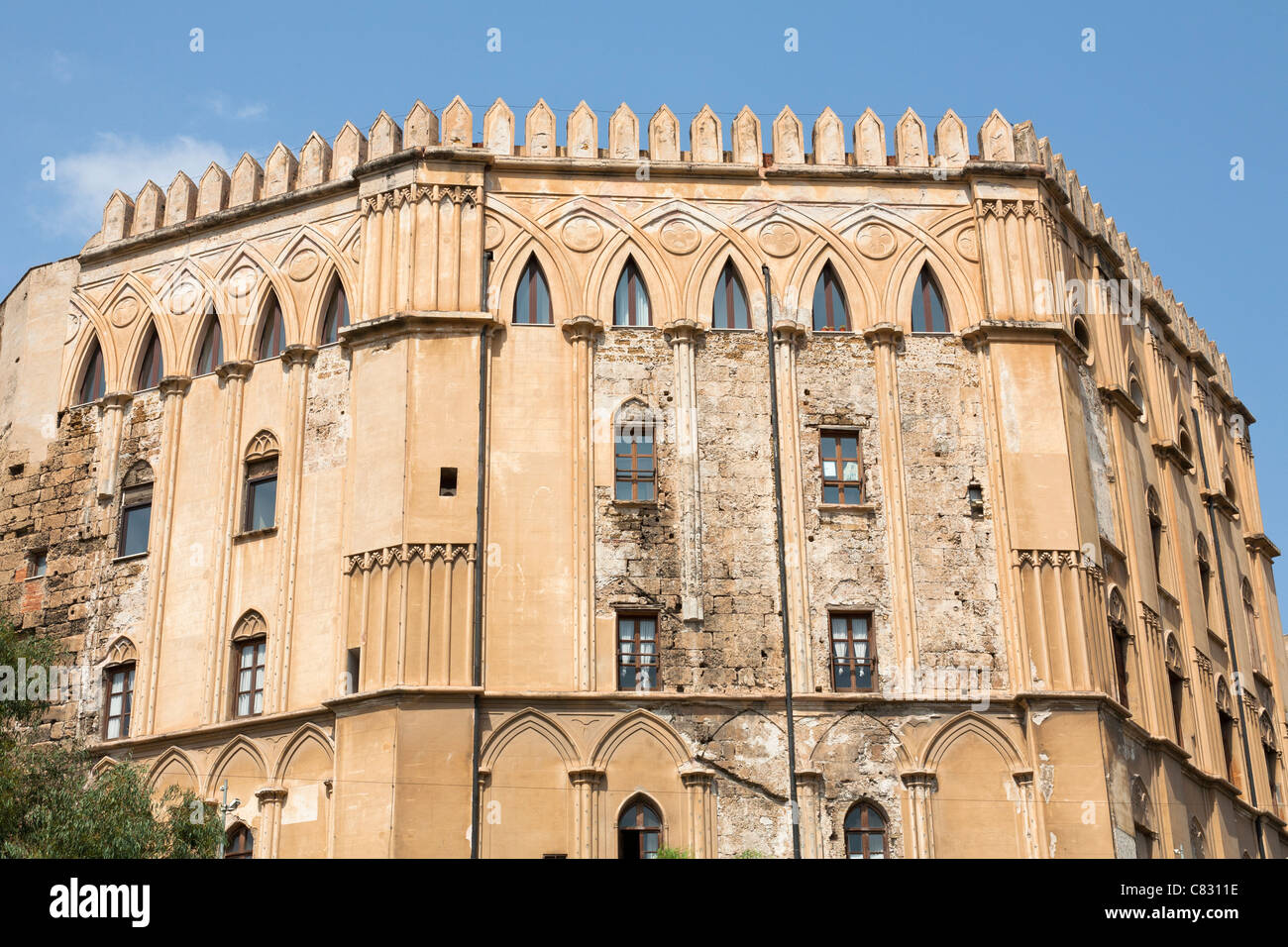 palazzo dei normanni piazza del parlamento palermo pa