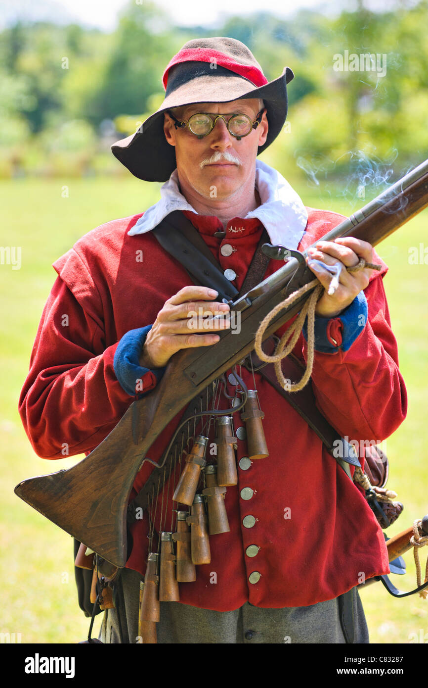 English civil war reenactment hi-res stock photography and images - Alamy