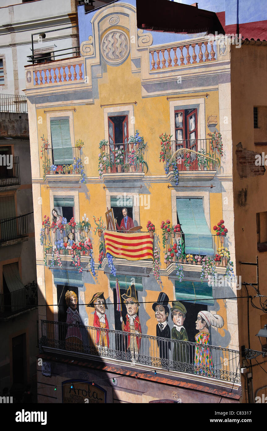 Wall mural on building, Placa dels Sedassos, Old Town, Tarragona, Costa Daurada, Province of Tarragona, Catalonia, Spain Stock Photo