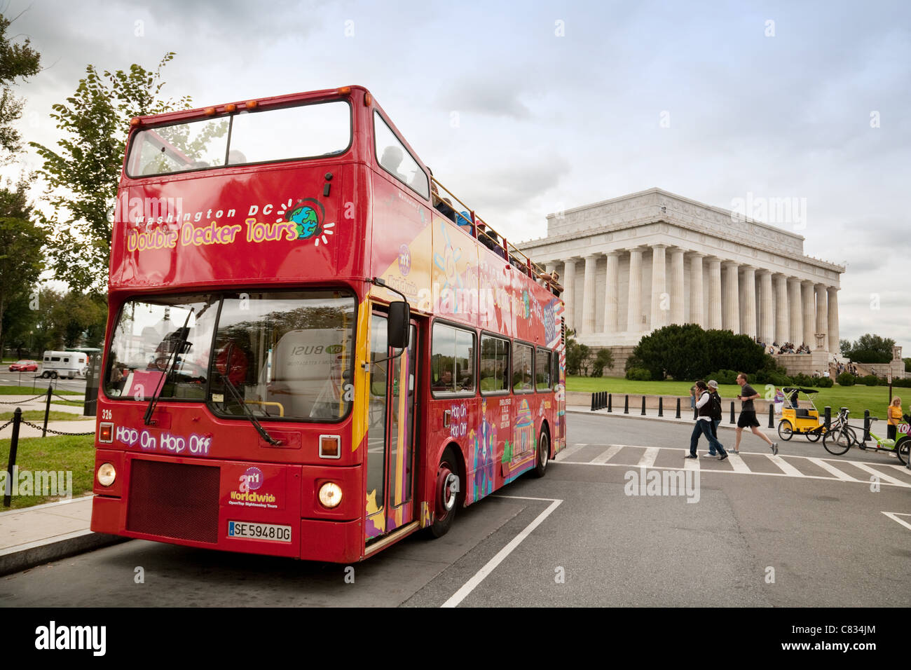 Double Decker Bus tour at the Lincoln Memorial, Washington DC USA Stock Photo