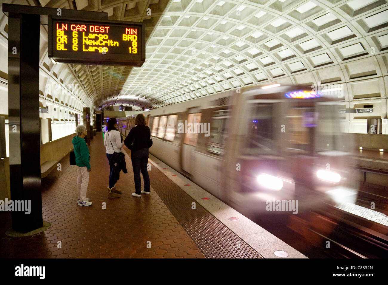Washington dc metro train hires stock photography and images Alamy
