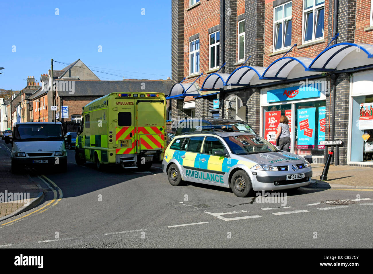 An Ambulance and Fast Response Paramedic team in Dorchester UK Stock Photo
