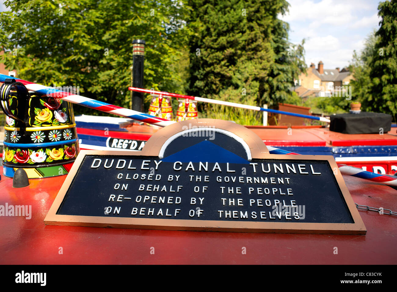 Notice on the roof of a narrowboat saying Dudley Canal Tunnel, closed by the government on behalf of the people, re-opened Stock Photo