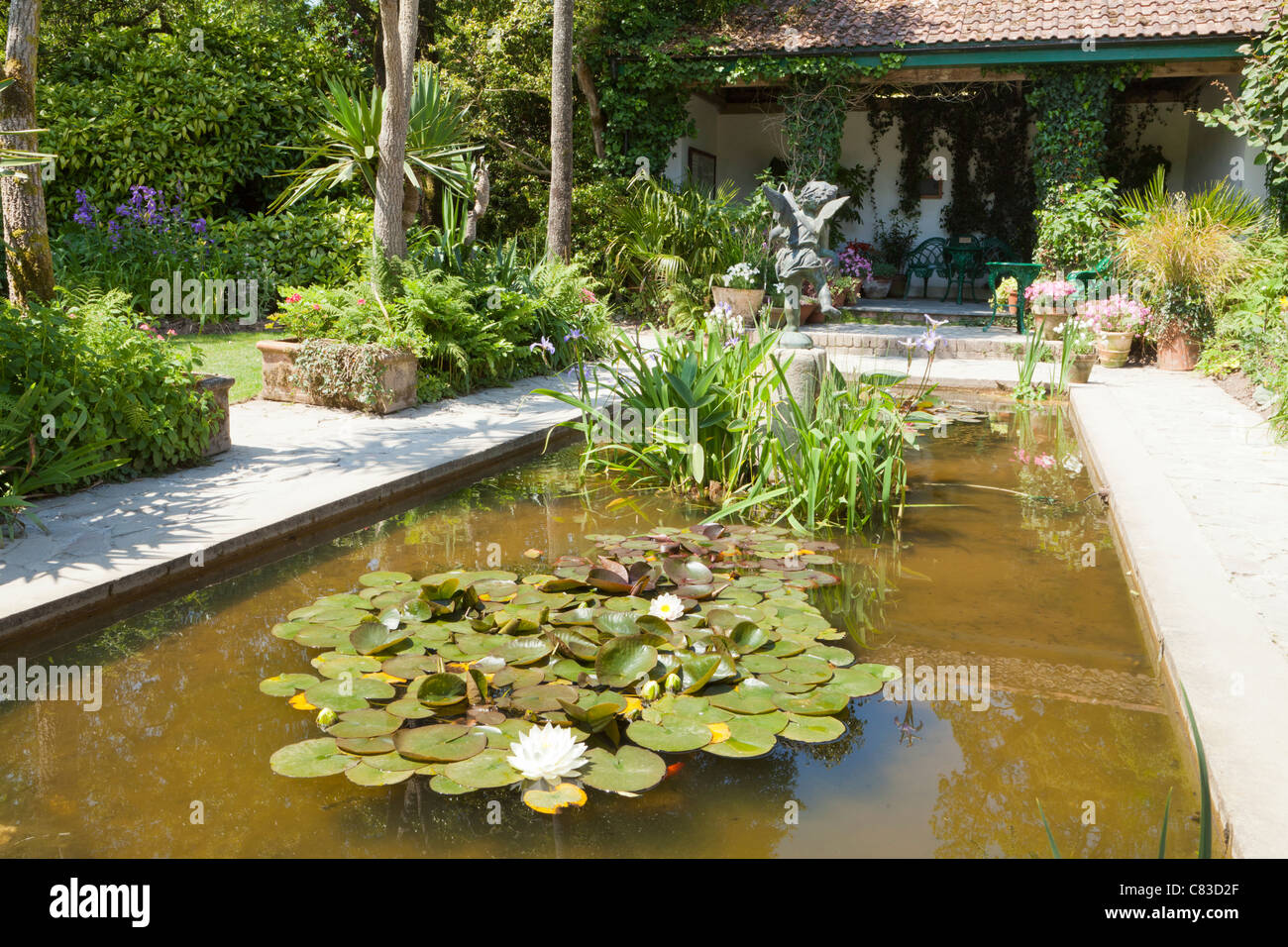 Gardens Pond Water Country High Resolution Stock Photography And Images Alamy