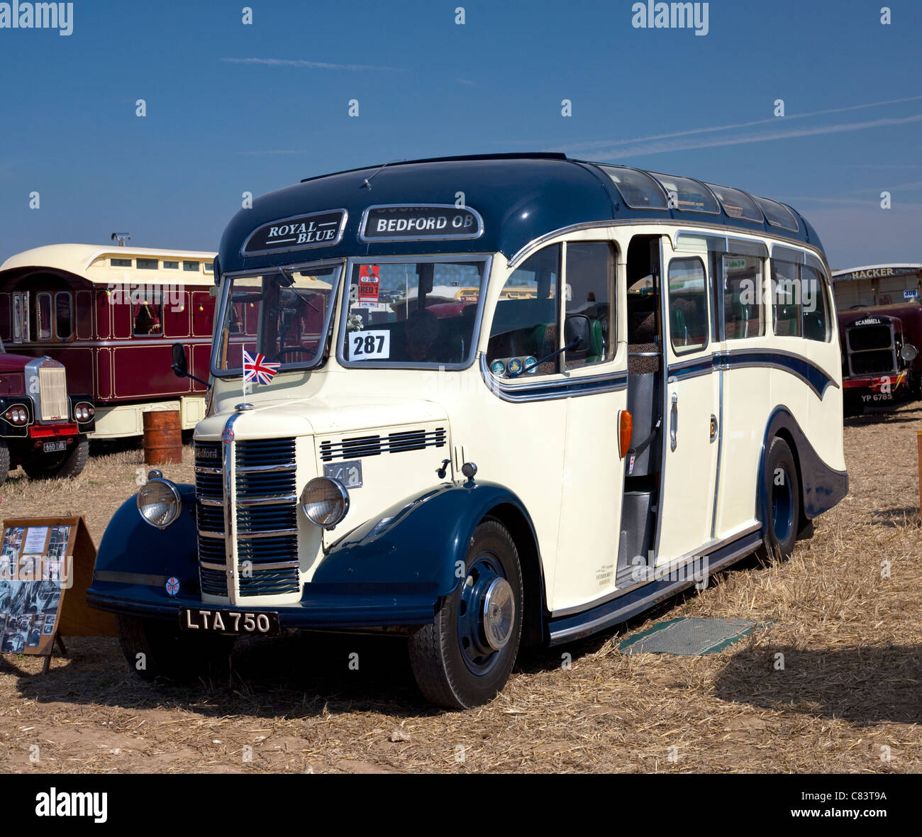 Vintage bedford bus hi-res stock photography and images - Alamy