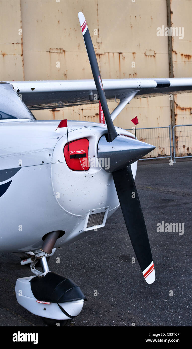 4 seater plane hi-res stock photography and images - Alamy