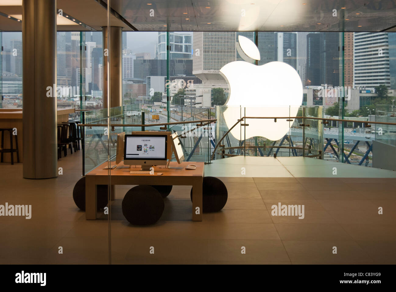 Apple Mac store, Hong Kong Stock Photo Alamy