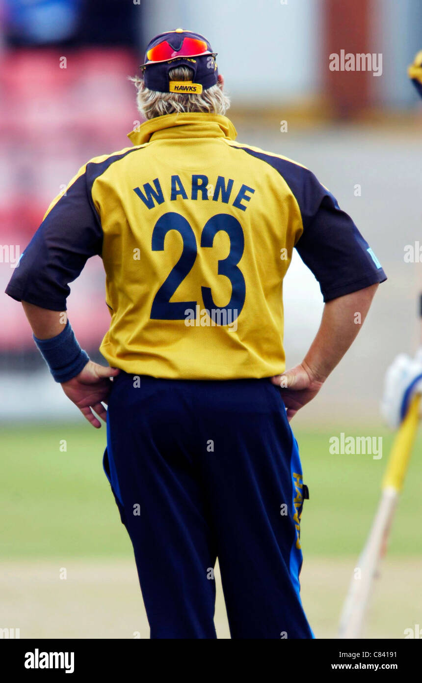 Shane Warne in action for Hampshire 