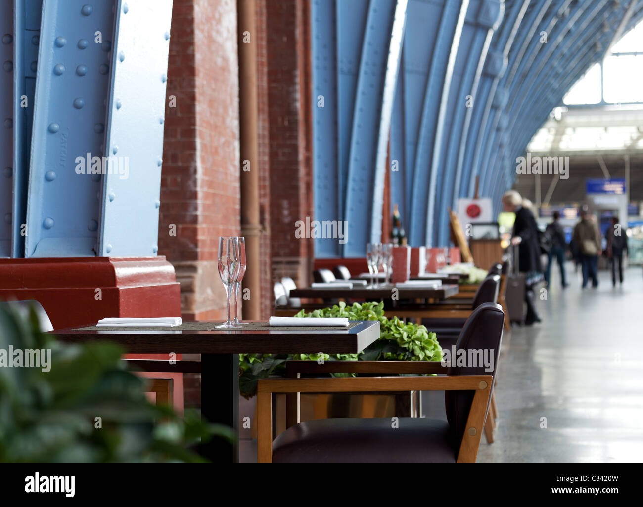 Restaurant or cafe tables along the wall at english train station in London Stock Photo