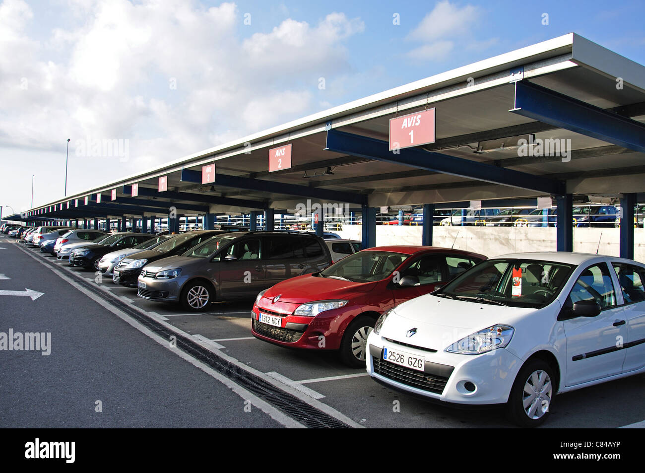 Cars parked at airport hi-res stock photography and images - Alamy