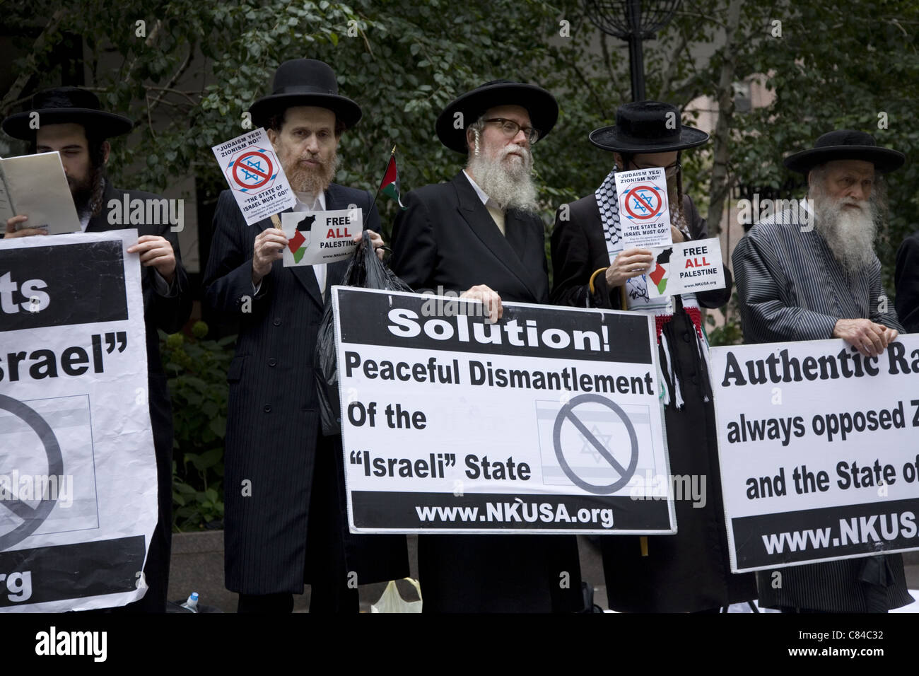 Ultra-Orthodox Jewish Rabbis demonstrate near the UN in NYC to free Palestine and dismantle the state of Israel. Stock Photo