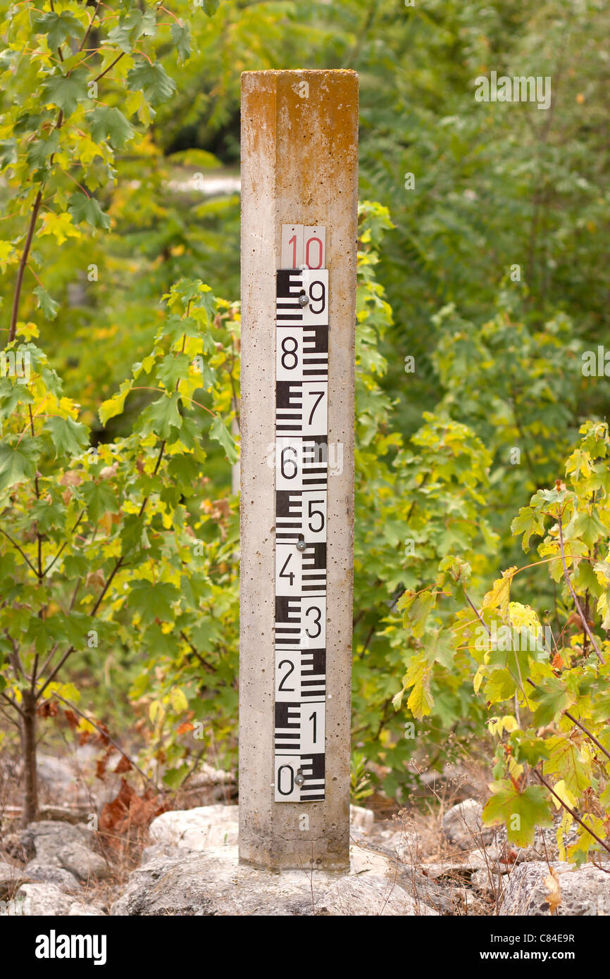 Water level gauge hires stock photography and images Alamy