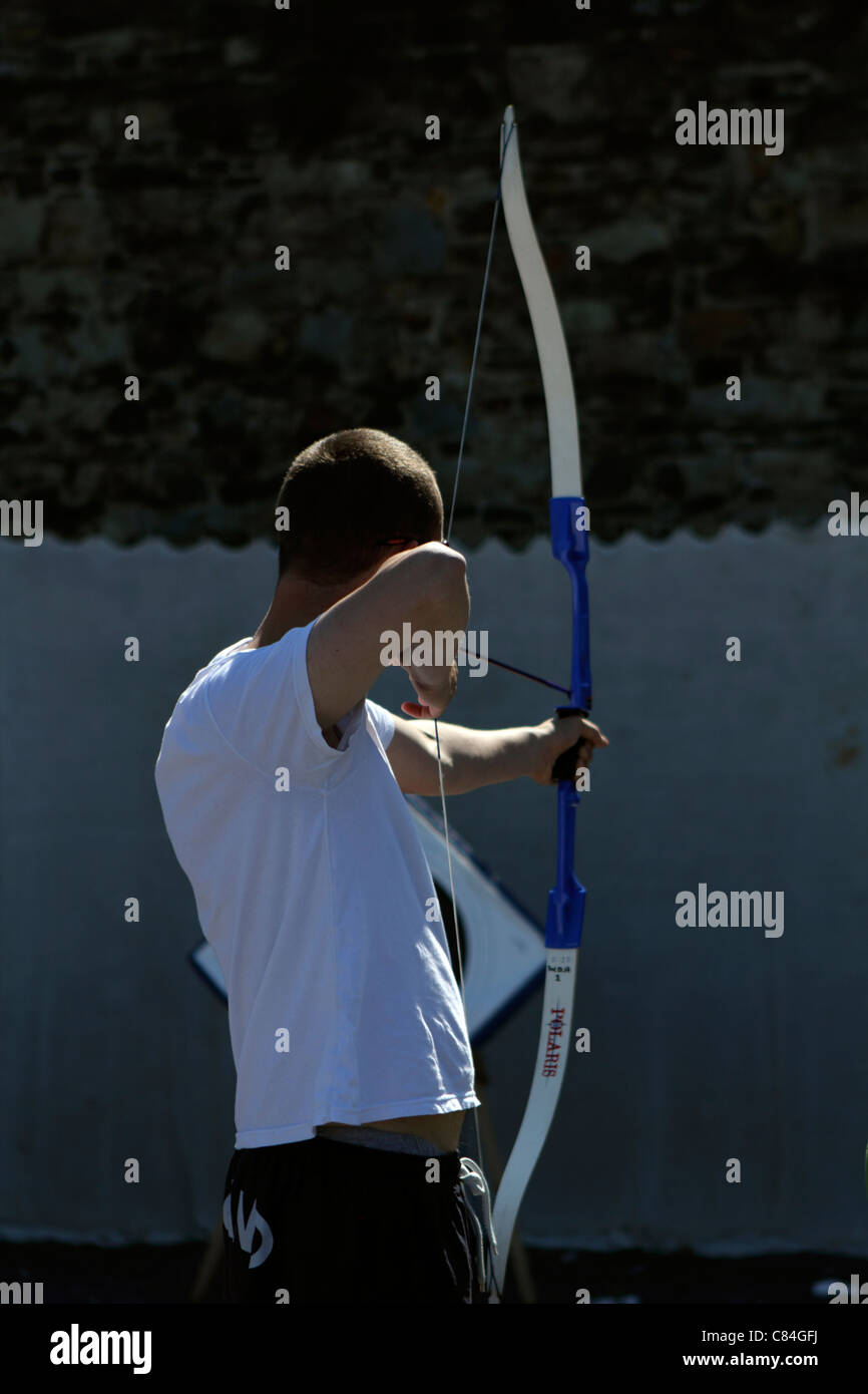 Medieval archer bow arrow longbow hi-res stock photography and images ...