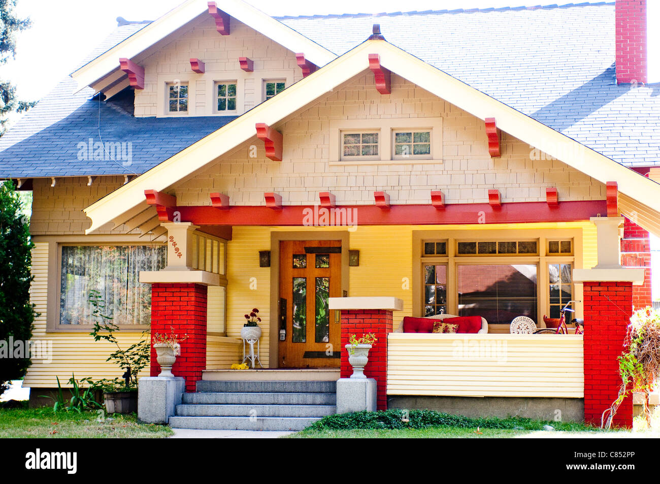 Craftsman Style Porch High Resolution Stock Photography and Images Alamy