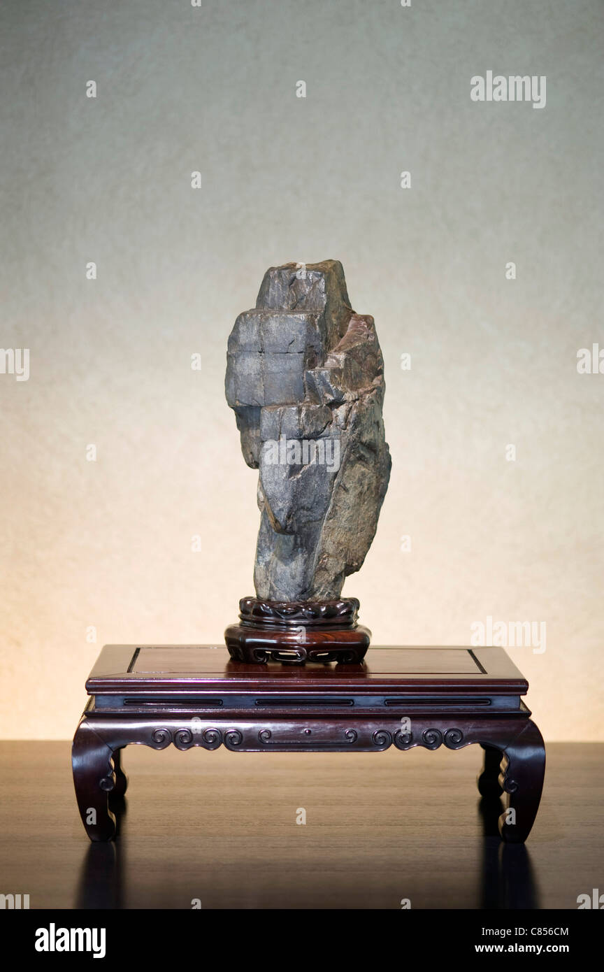 A suiseki stone is on display next to a bonsai tree at the Saitama Omiya  Bonsai Museum of Art in Saitama, Japan Stock Photo - Alamy