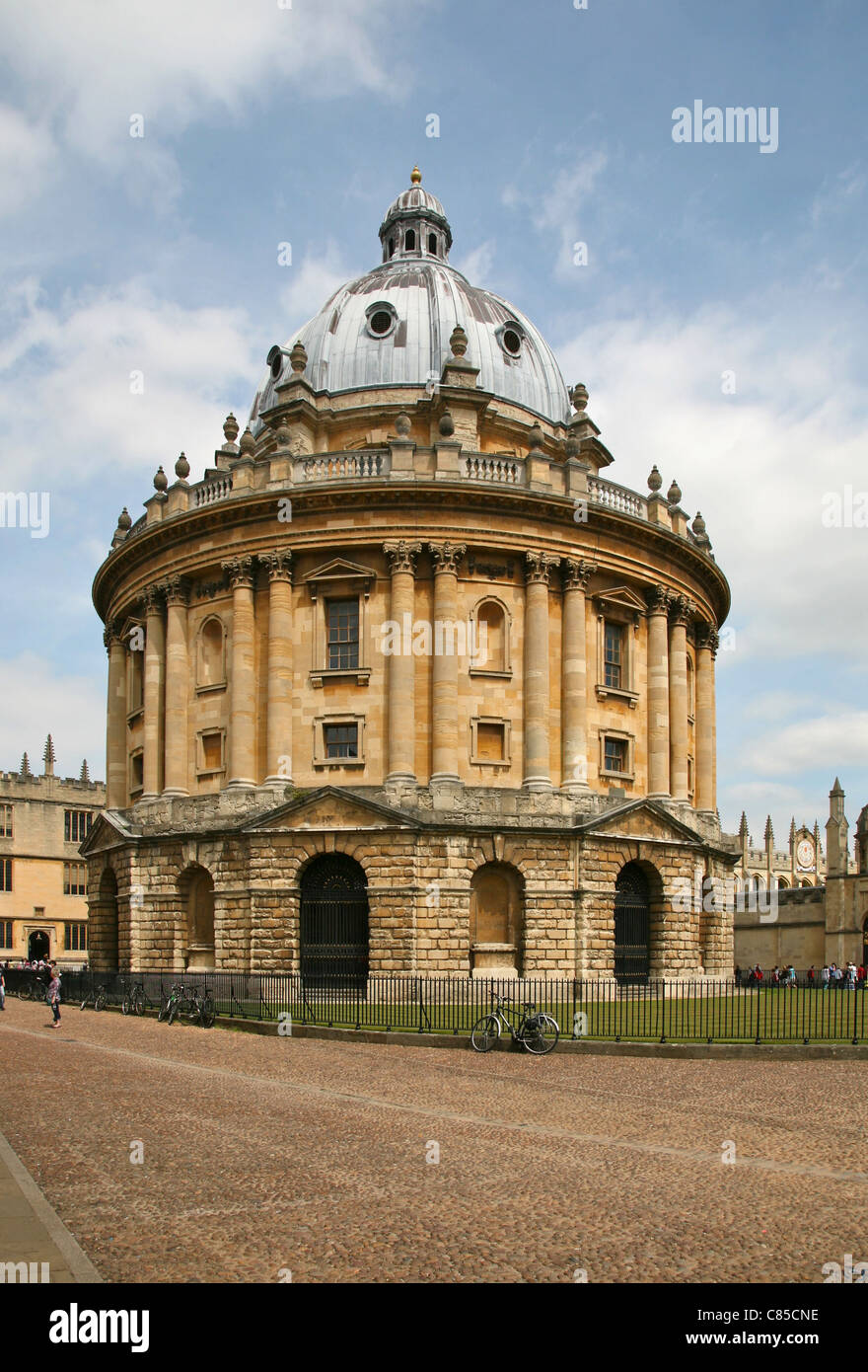 Radcliffe Camera, a famous building in the city of Oxford used as a student  reading room for the Bodleian Library Stock Photo - Alamy