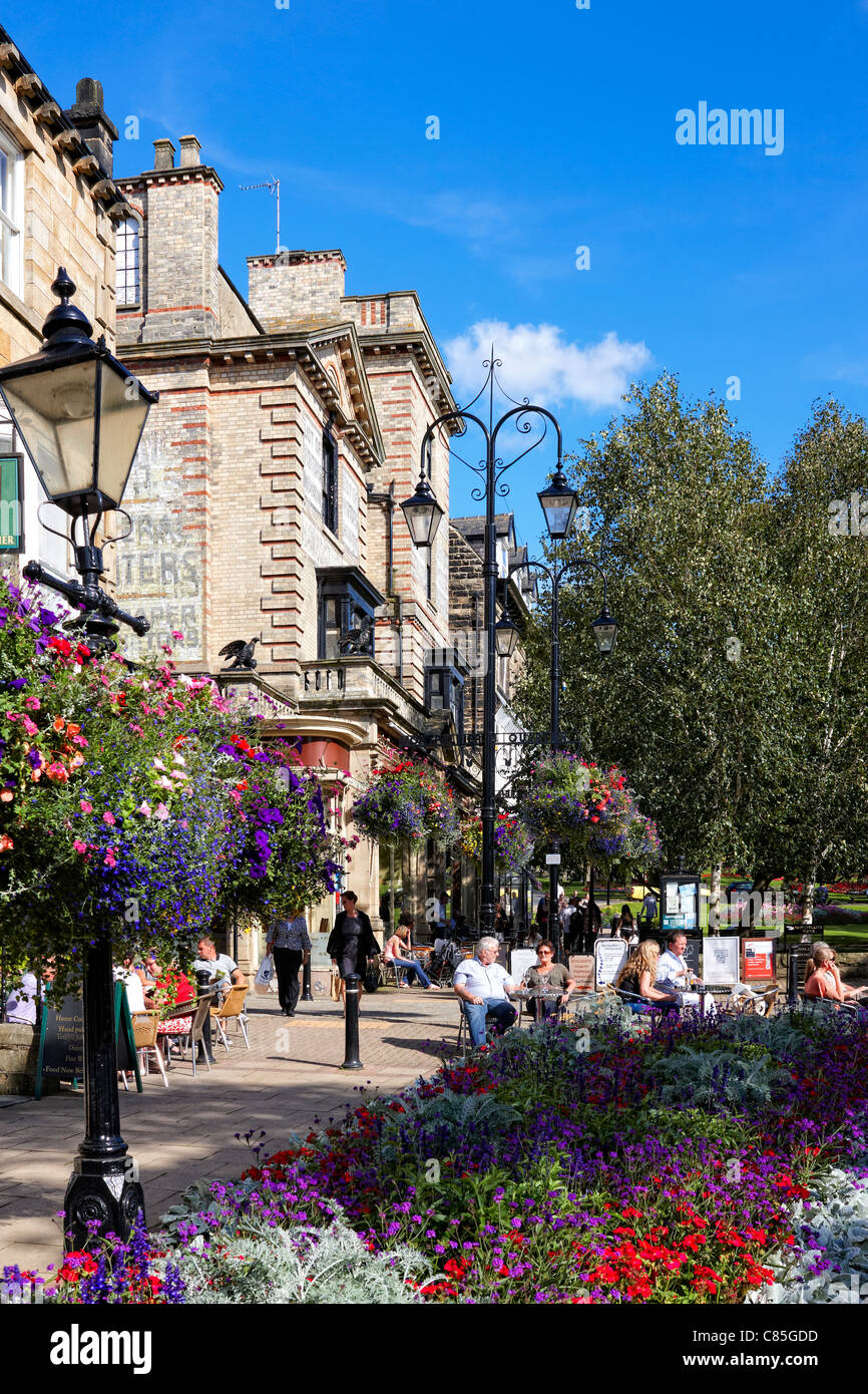 Enjoying the pavement cafes in the Montpelier Quarter of Harrogate town centre Stock Photo