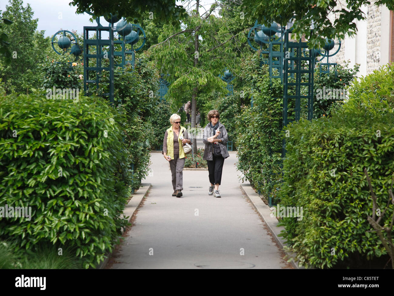 La Promenade Plantee, a park on top of Le Viaduc des Arts, Paris Stock Photo