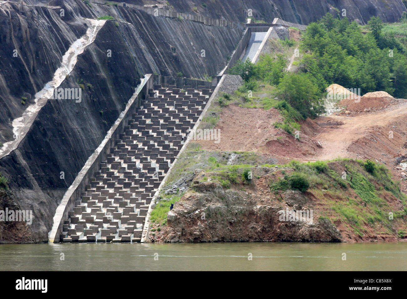 Chute block spillway discharging to the Yangtze River at Wushan, China
