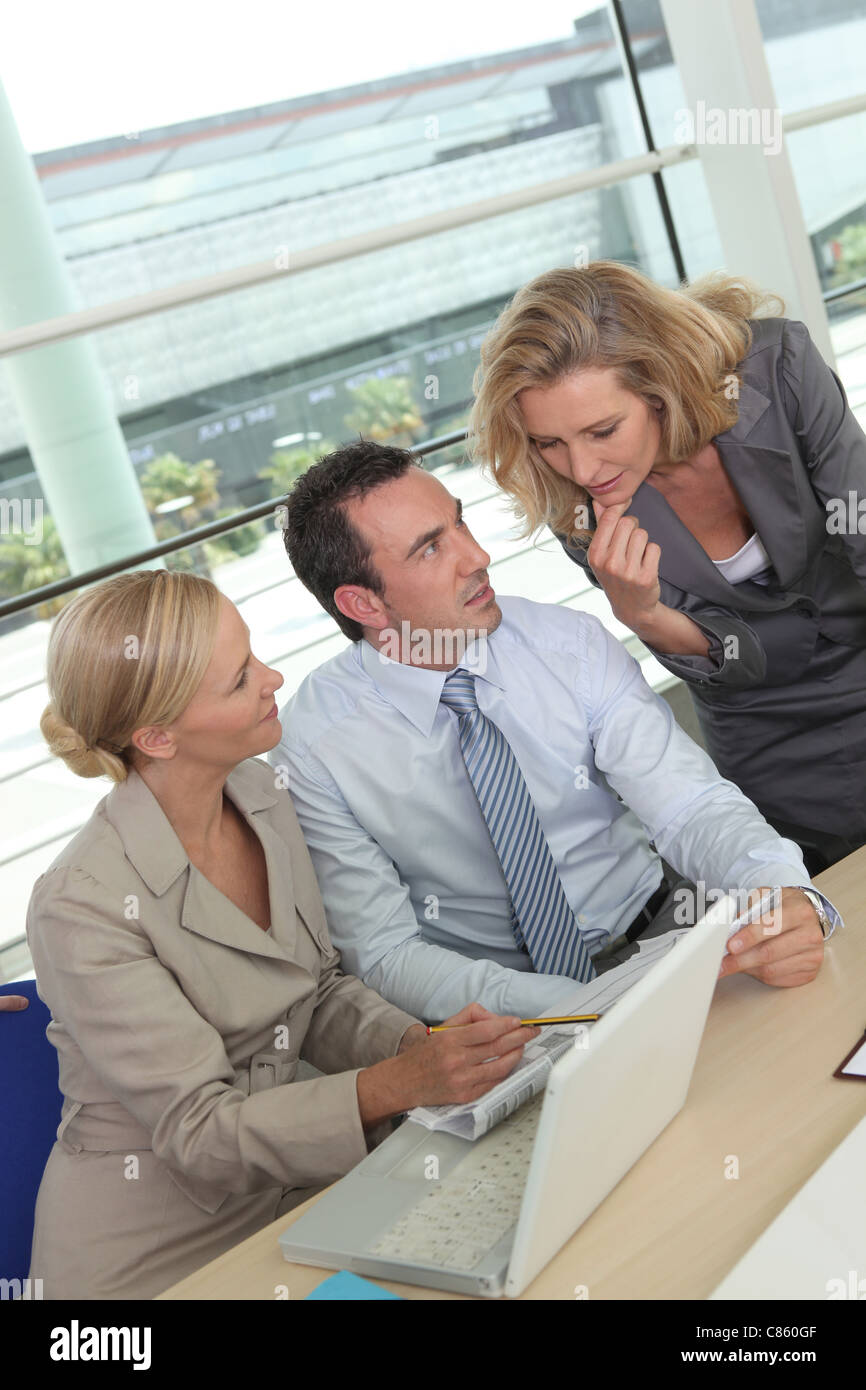 Team problem solving at laptop computer Stock Photo - Alamy