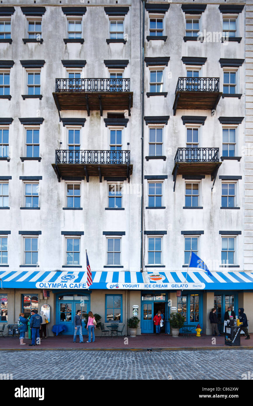 River Street restored cotton warehouse Savannah Stock Photo Alamy