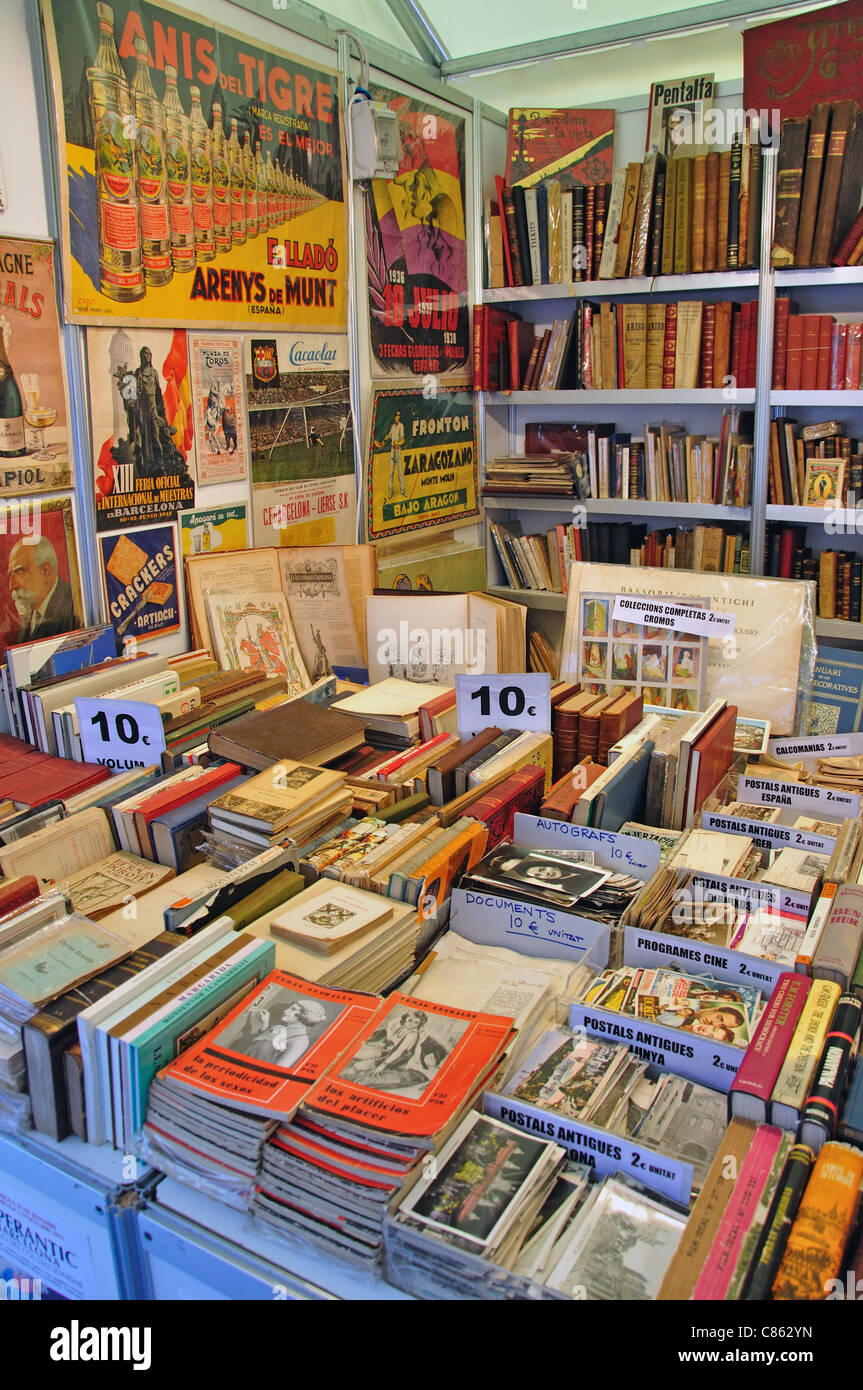 An antiquarian bookseller street market, Passeig de Gràcia, Barcelona, Province of Barcelona, Catalonia, Spain Stock Photo