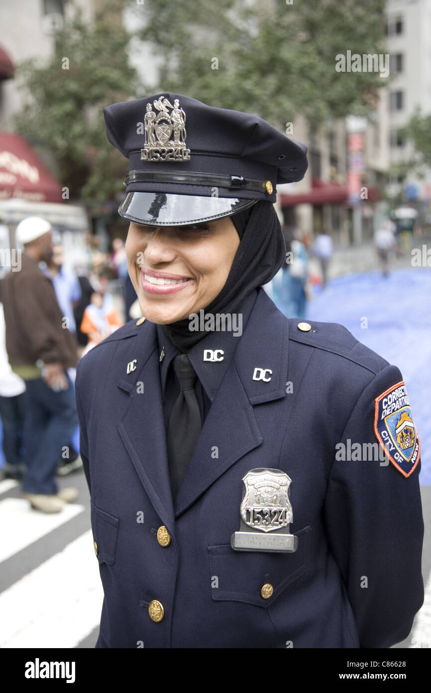 Female muslim police officer hi-res stock photography and images - Alamy