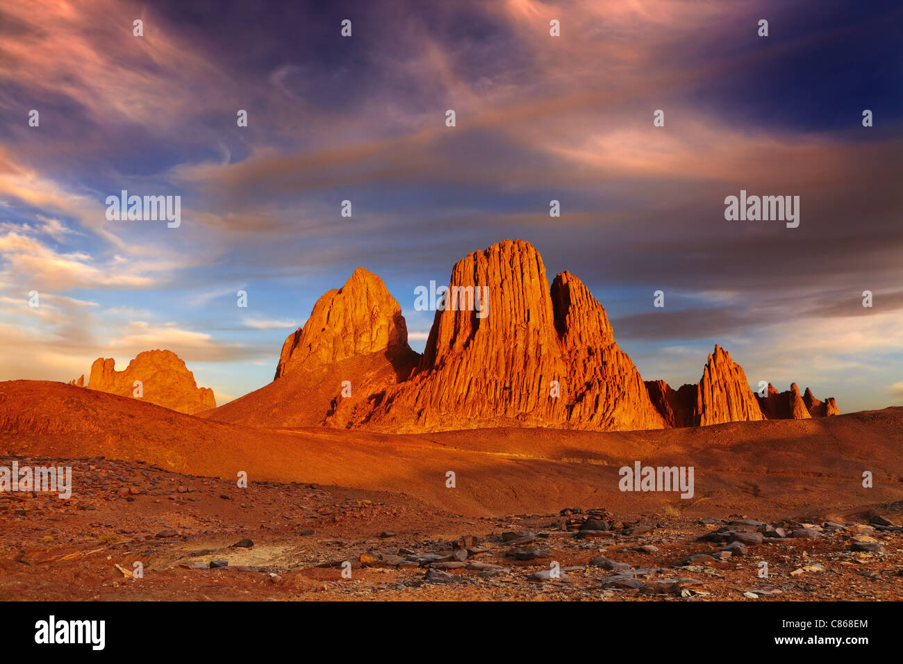 Sunset in Sahara Desert, Hoggar mountains, Algeria Stock Photo Alamy