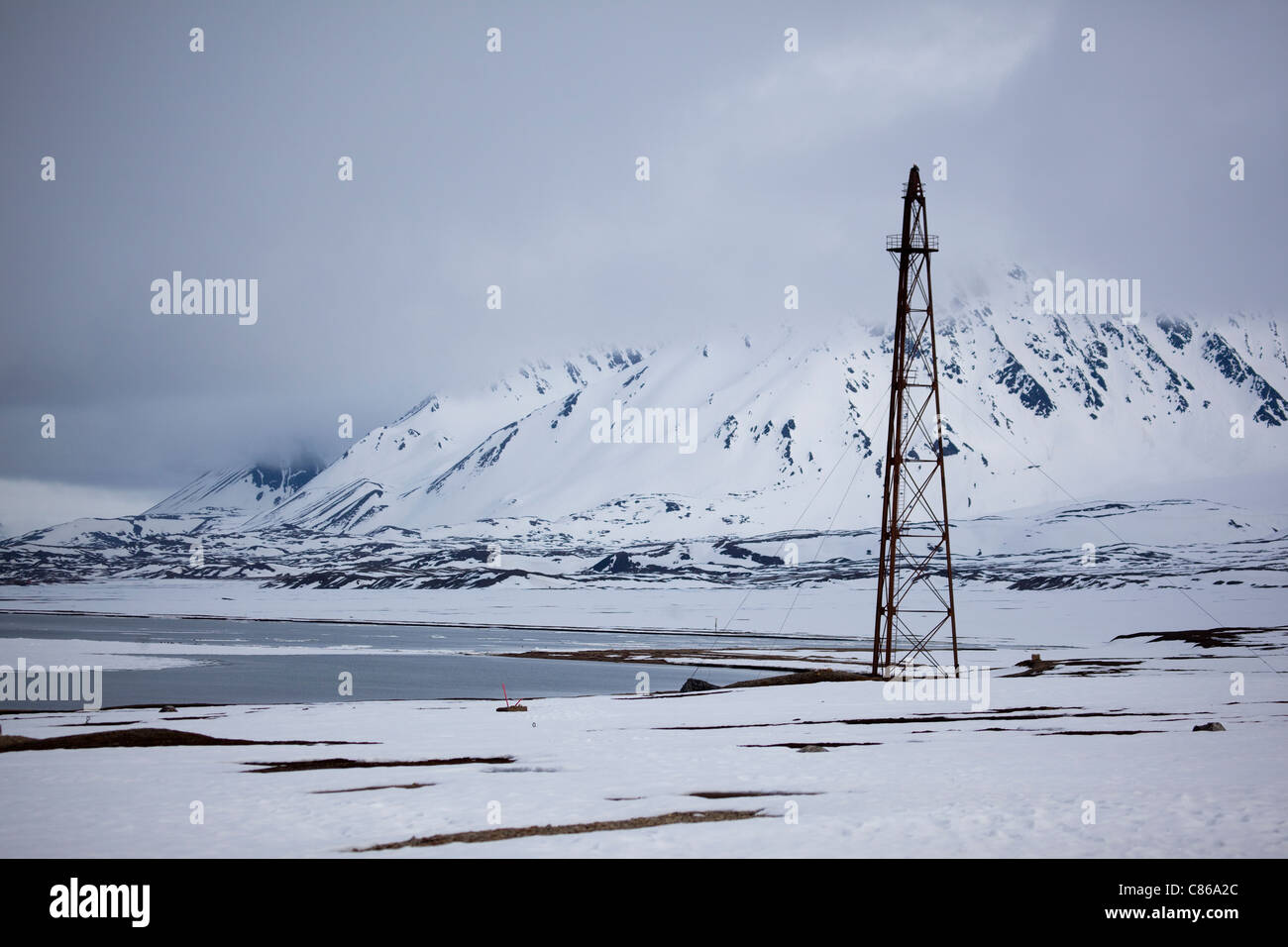 The 1926 mooring mast for the Norge, a semi rigid airship used by Roald Amundsen, in  Ny Alesund Stock Photo