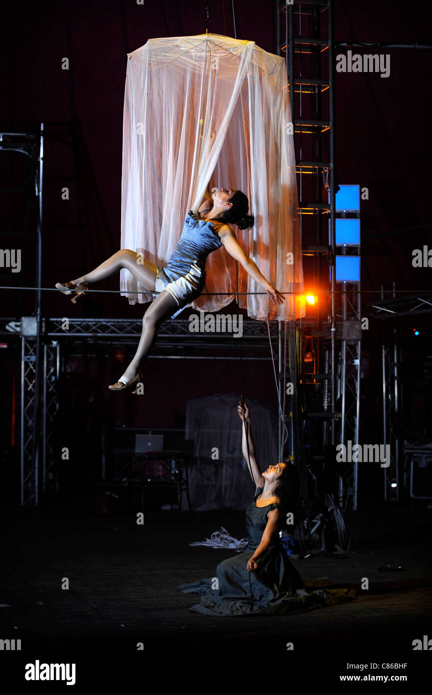 Tightrope performer Vanina Fandino rehearsing with her sister Natalia Fandino (below) for the Nofitstate Circus on tour in South Stock Photo