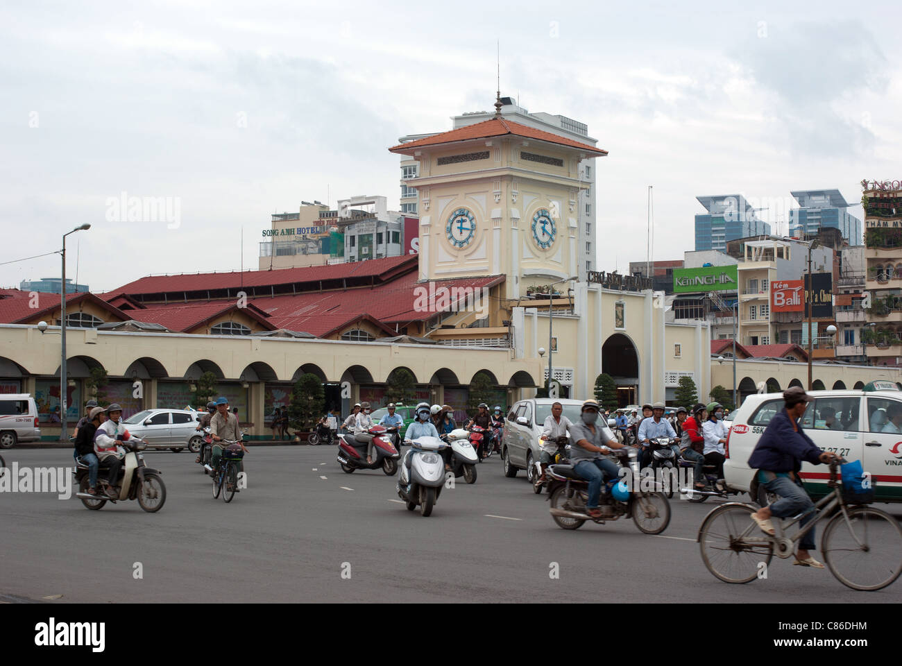 Busy roundabout near Ben Thanh market, Ho Chi Minh city, Vietnam Stock Photo