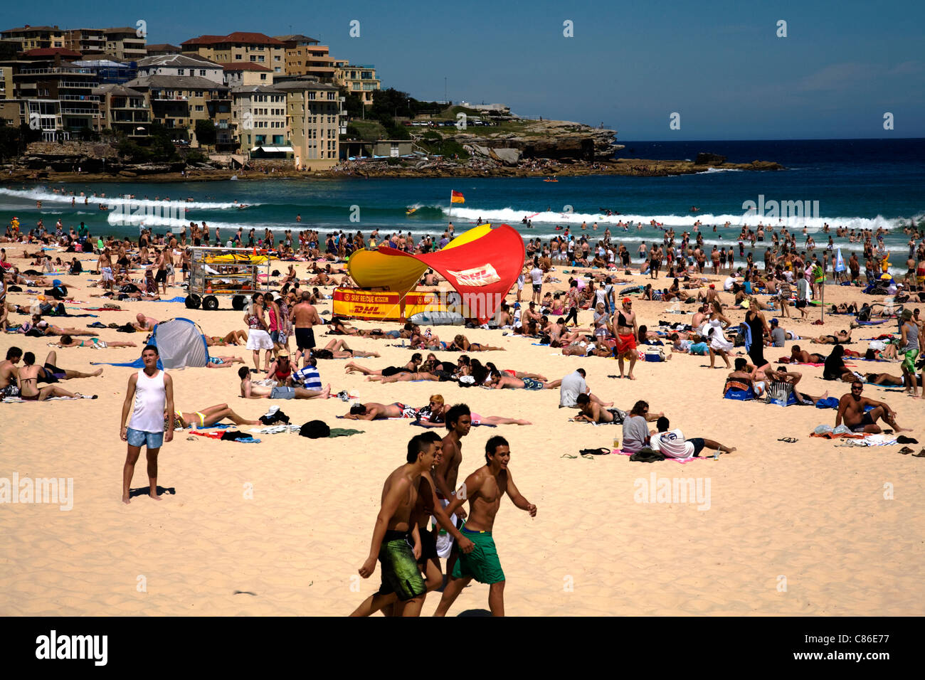 Bondi beach australia people hi-res stock photography and images - Alamy