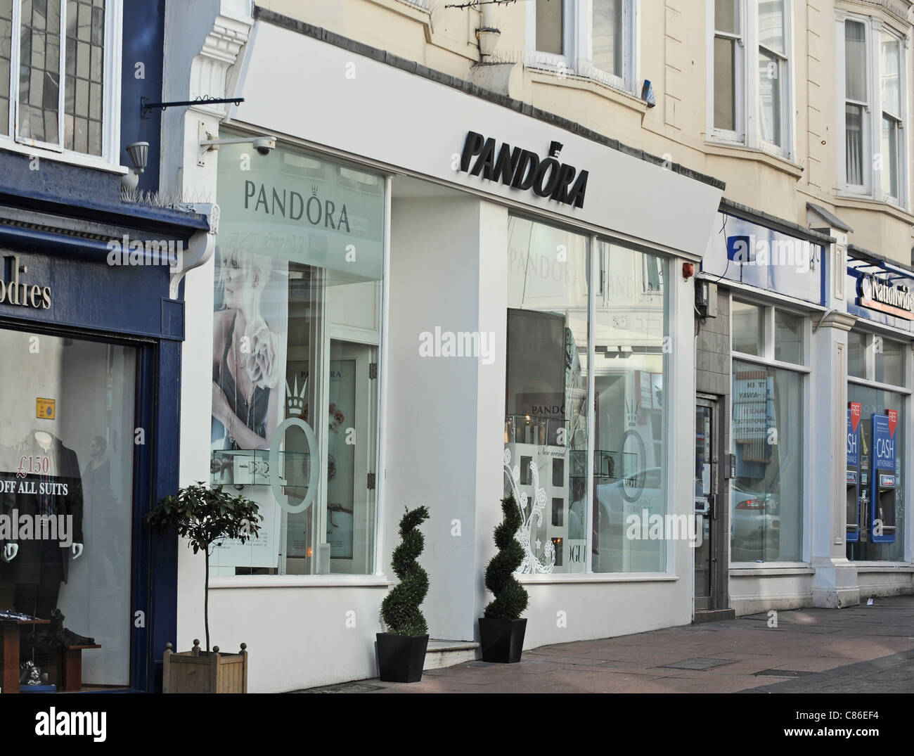 Pandora Jewellery Shop Duke Street Brighton Uk Stock Photo Alamy