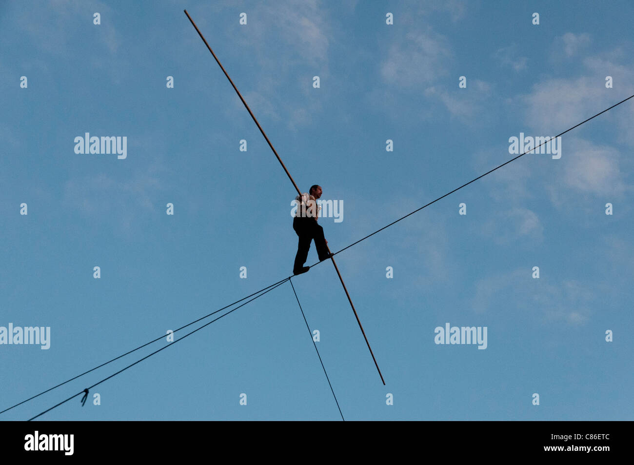 funambule sur un fil sous la lune tightrope walker on a wire under the moon Stock Photo