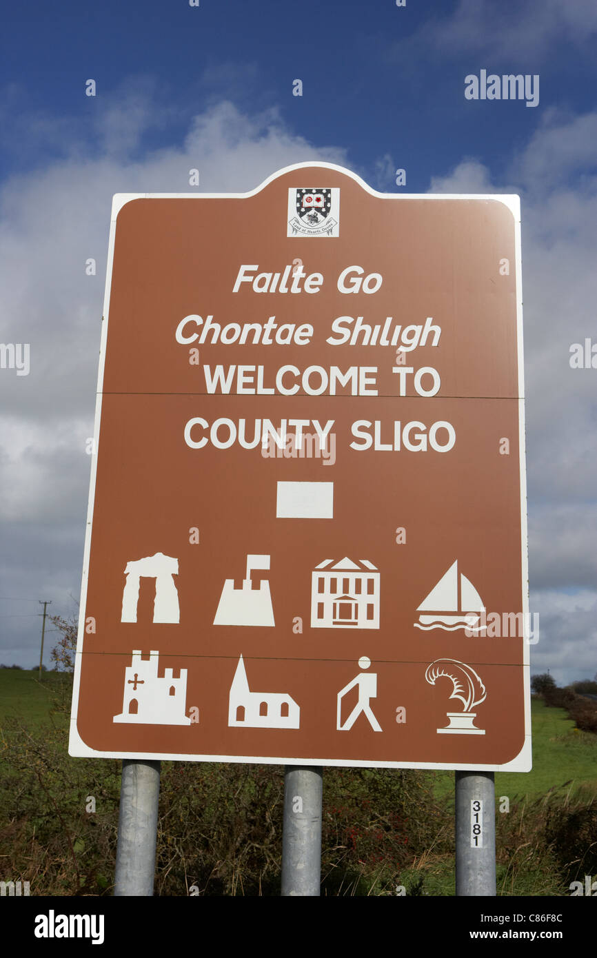 brown tourist welcome to county sligo bilingual irish gaelic english road sign signpost republic of ireland Stock Photo