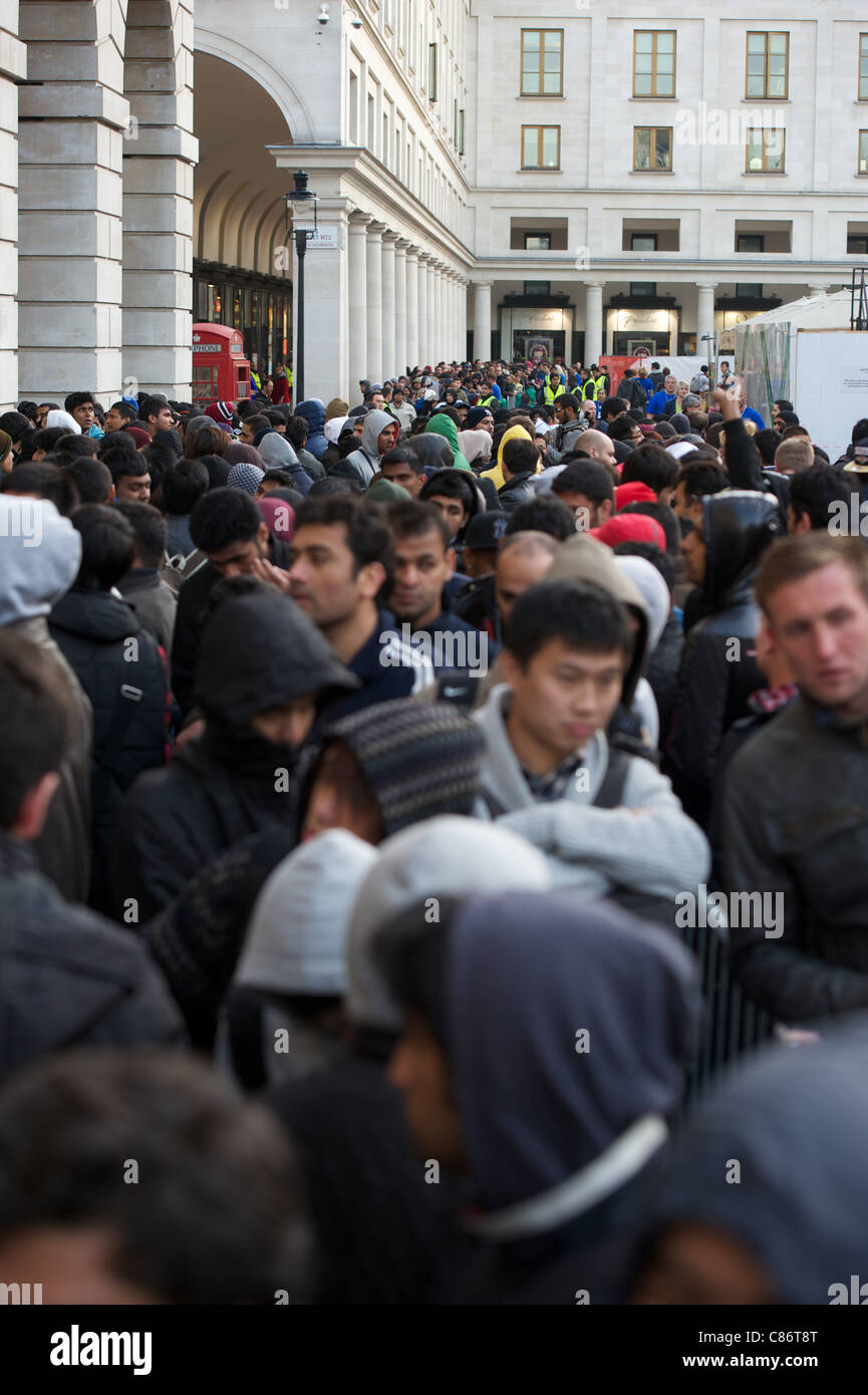 LONDON, UNITED KINGDOM 14 OCTOBER : Pic Shows people queing for the new iphone 4s which goes on sale today at the Covent Garden Branch on October, 14th, 2011 in London, England Stock Photo