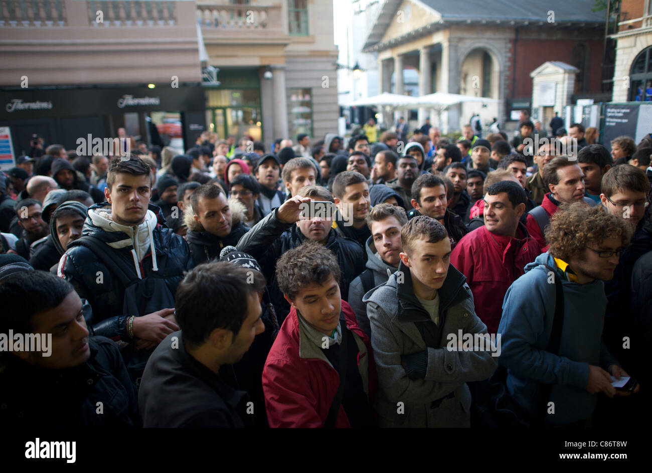 LONDON, UNITED KINGDOM 14 OCTOBER : Pic Shows people queing for the new iphone 4s which goes on sale today at the Covent Garden Branch on October, 14th, 2011 in London, England Stock Photo