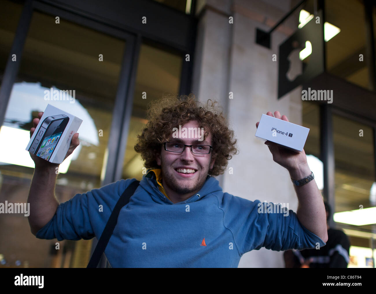 LONDON, UNITED KINGDOM 14 OCTOBER : Pic Shows people queing for the new iphone 4s which goes on sale today at the Covent Garden Branch on October, 14th, 2011 in London, England Stock Photo