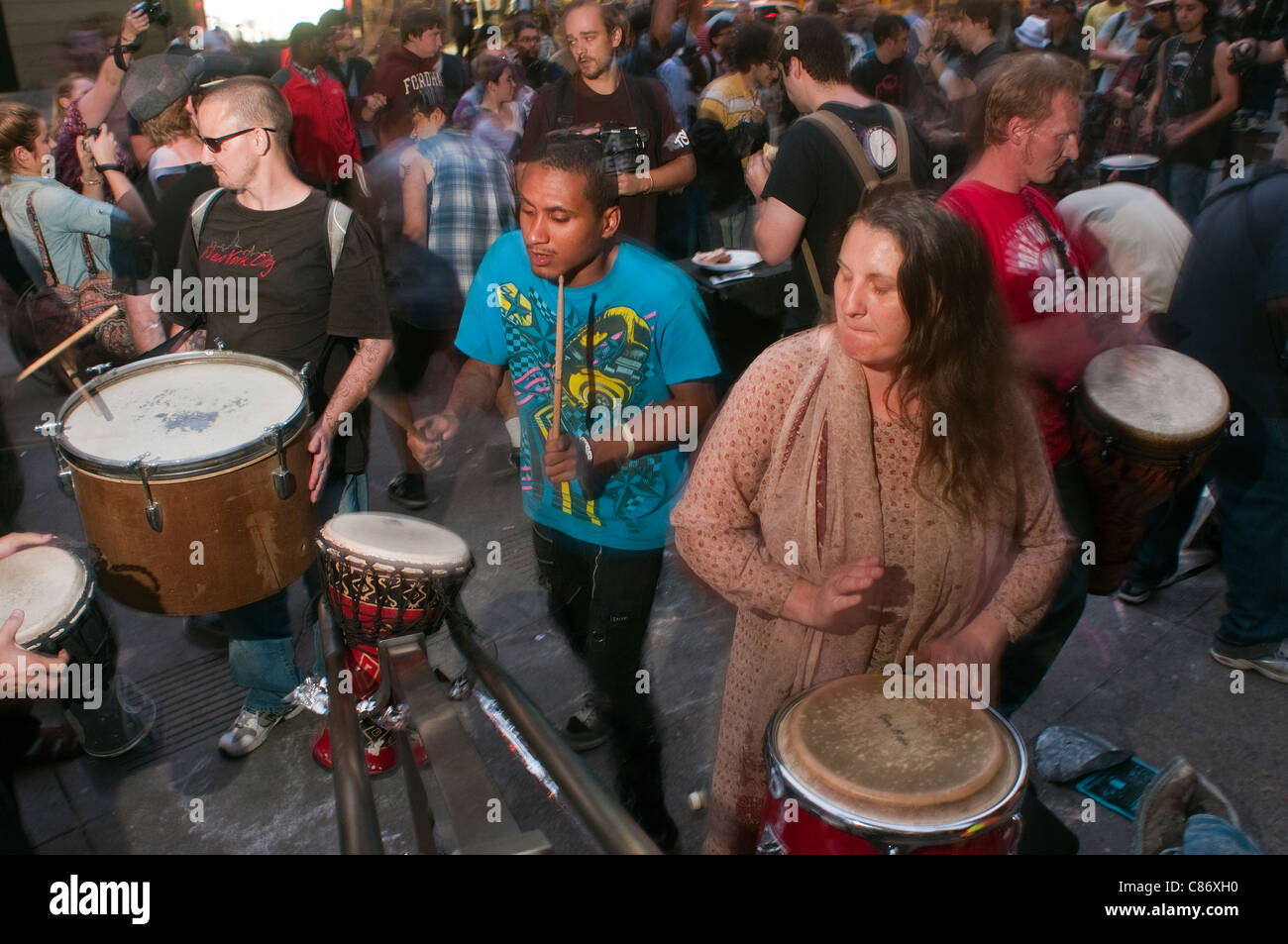 Drum circle hi-res stock photography and images - Alamy