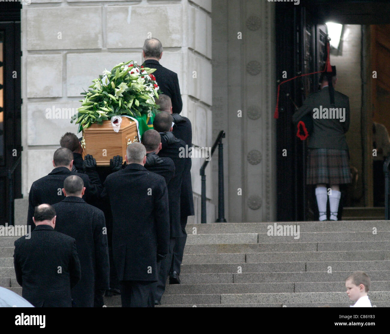 List 98+ Pictures What Does A Leadlined Coffin Look Like Sharp