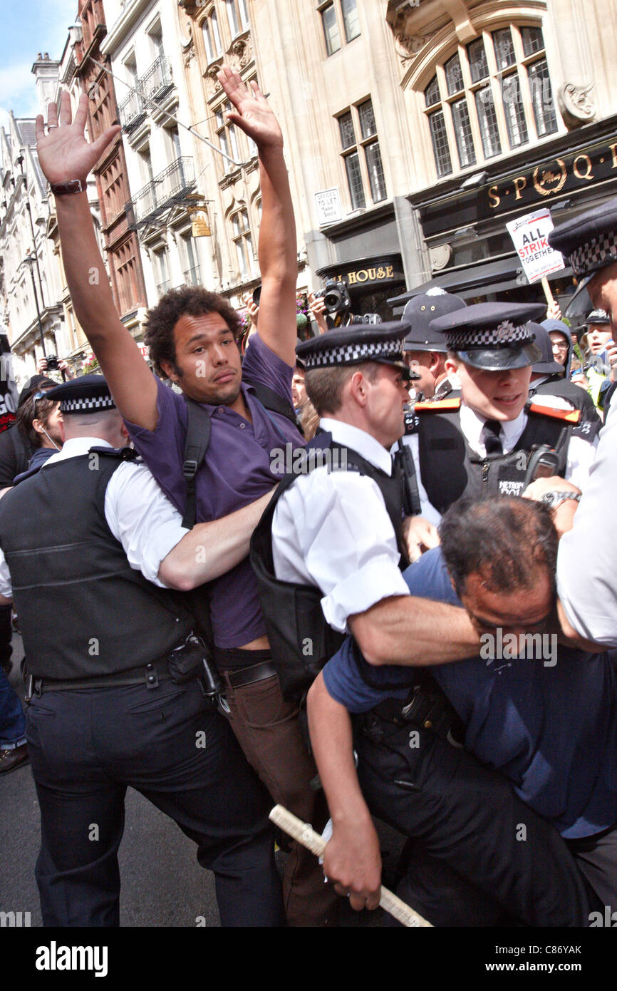 Police kettle hires stock photography and images Alamy