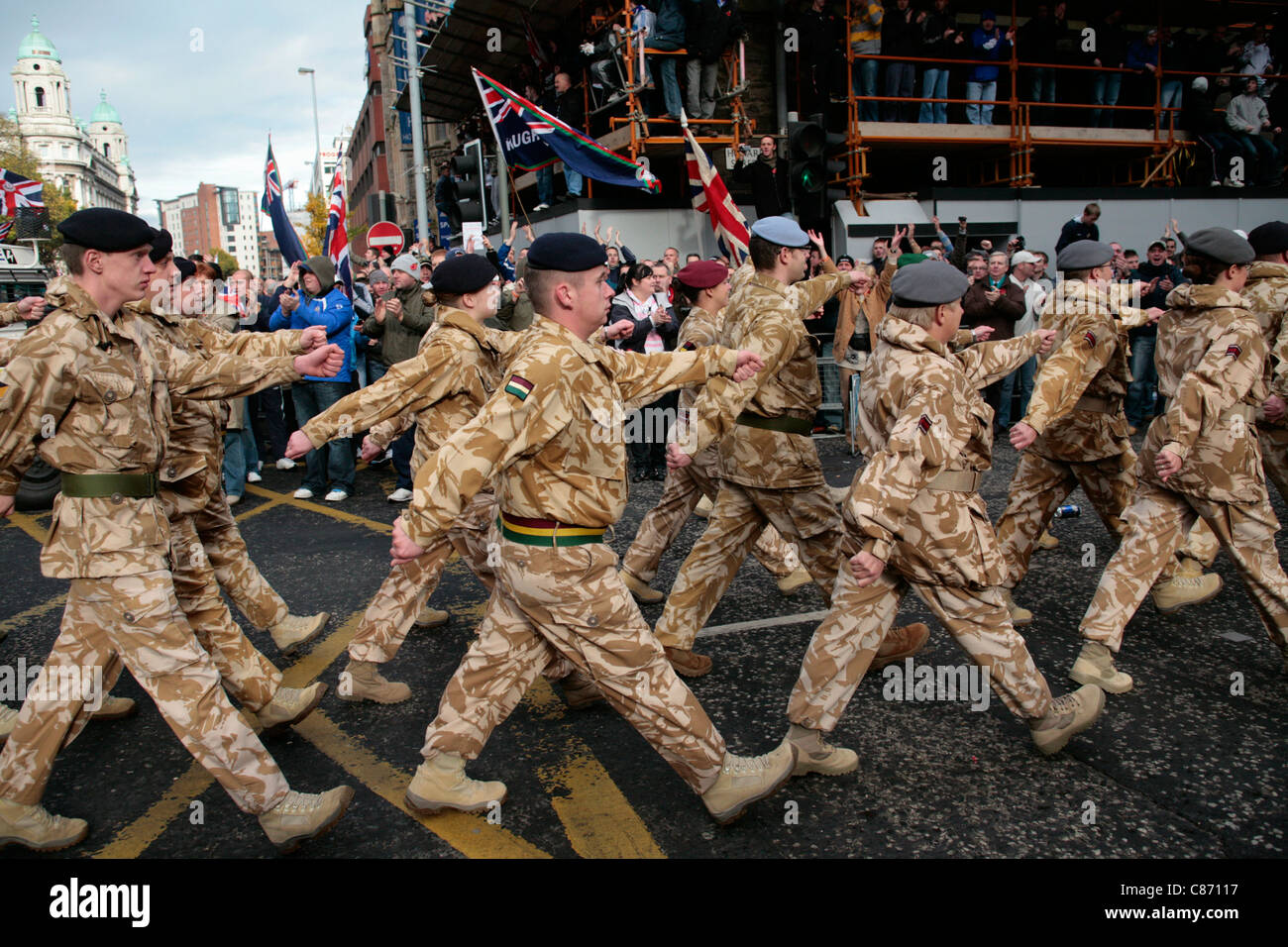 Royal Irish Regiment soldiers walk past loyalist supporters at the Royal Irish Regiment RIR Homecoming Parade in Belfast on September 02, 2008 in Belfast, Northern Ireland. The parade, which passed relatively peacefully, was for troops returning from Iraq and Afghanistan. Stock Photo