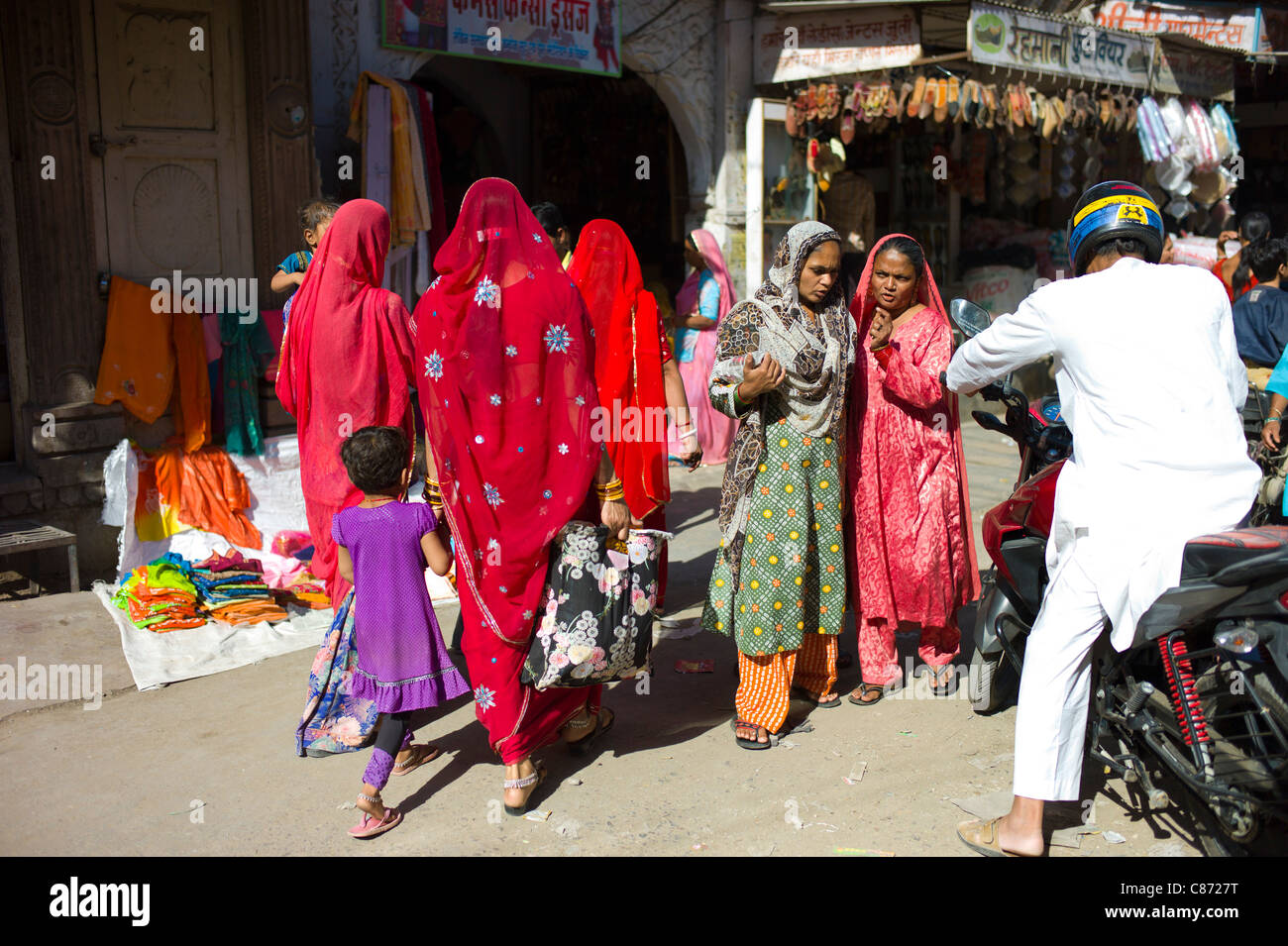 Indian women shopping, street scene at Tambaku Bazar in Jodhpur Old Town, Rajasthan, Northern India Stock Photo
