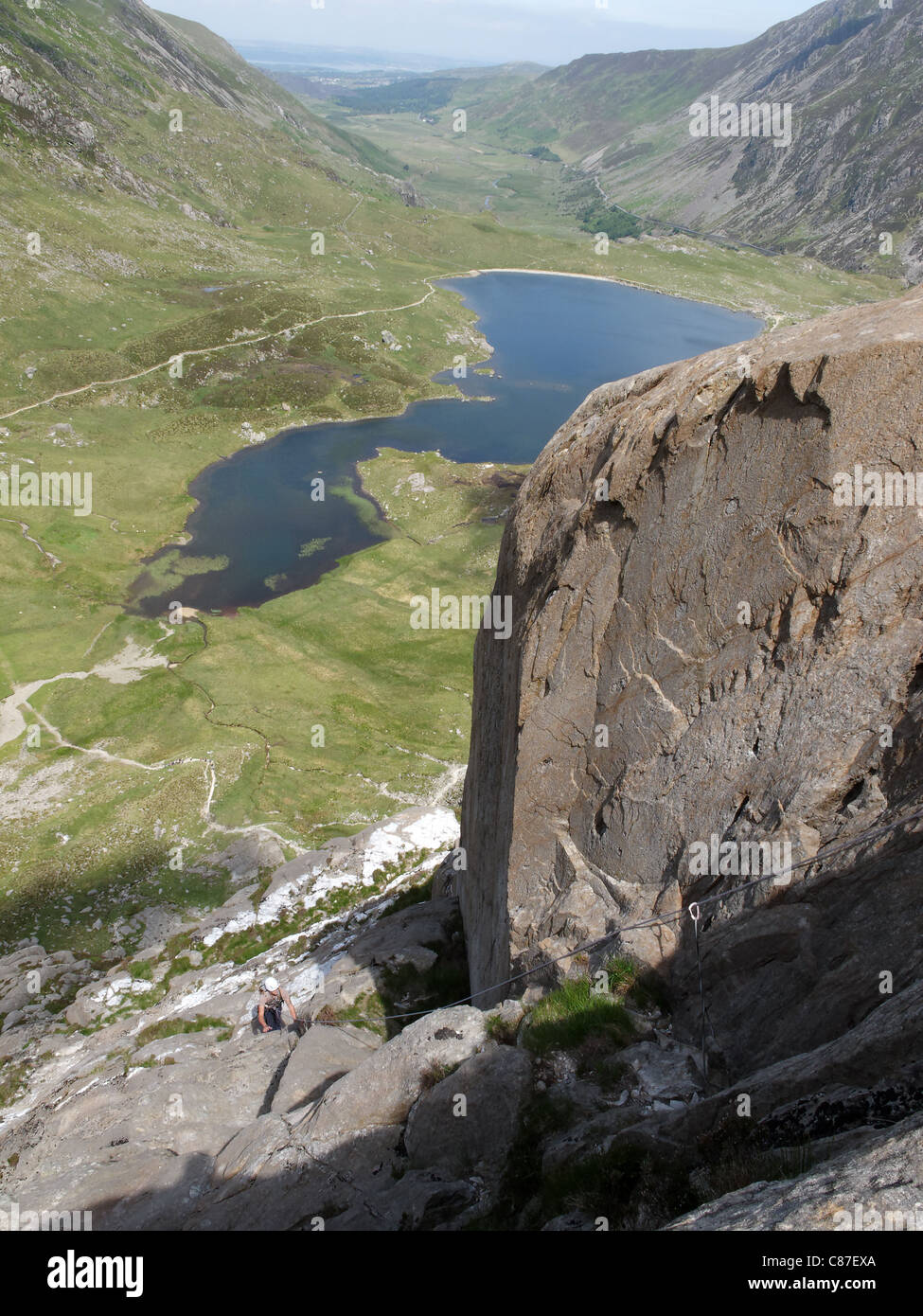 A climber on the Upper Idwal continuation scramble, Snowdonia Stock Photo