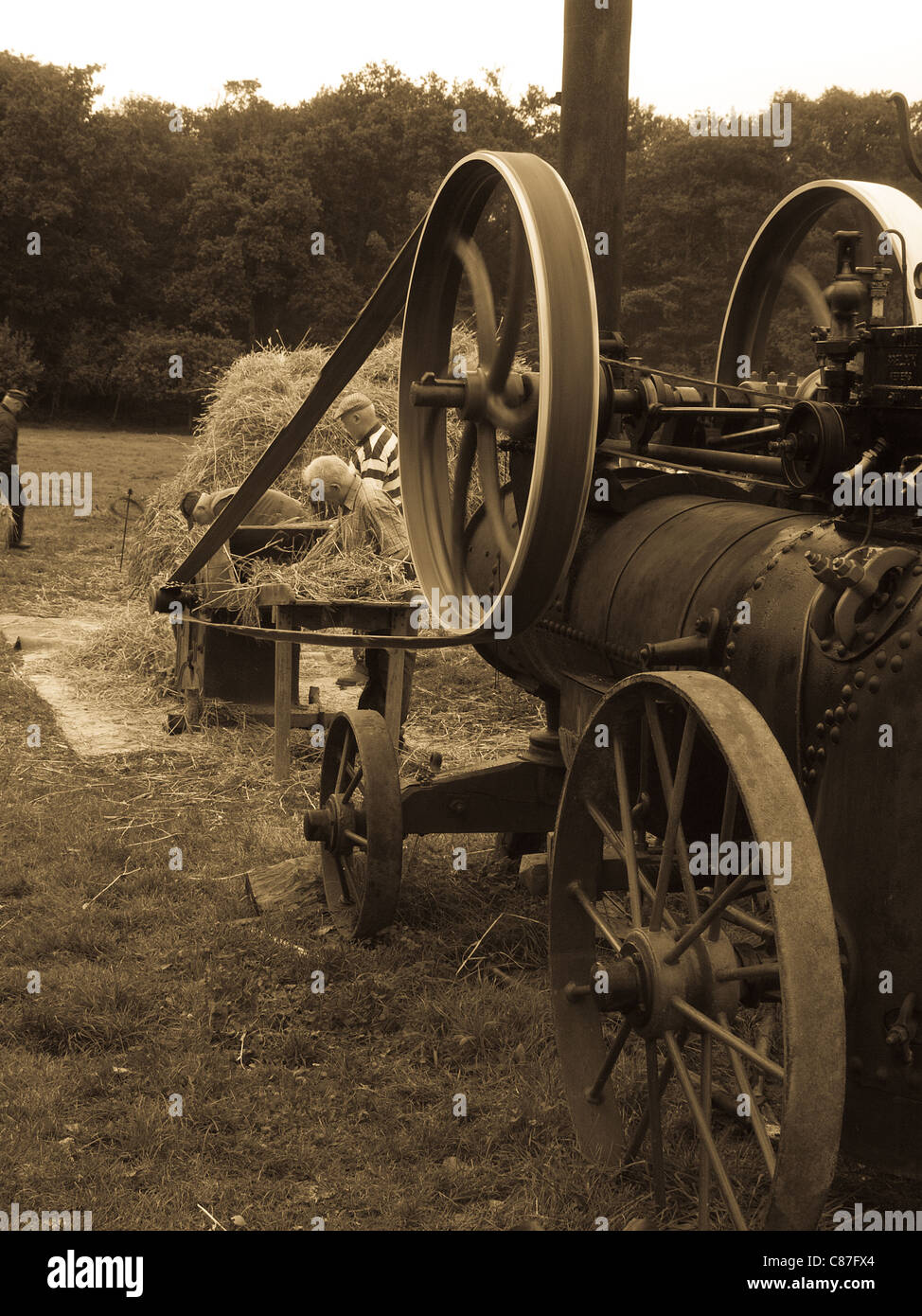Steam powered threshing machine hires stock photography and images Alamy