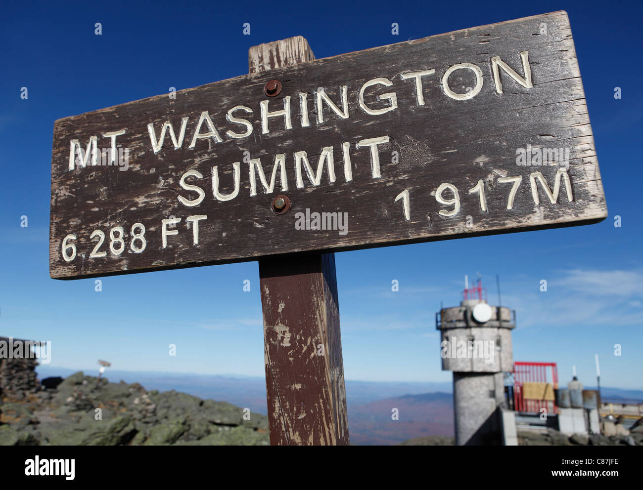 A sign on the summit of New England's highest peak Mt Washington, New Hampshire Stock Photo