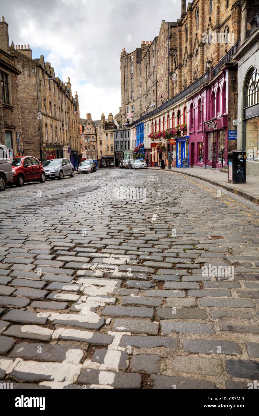 Edinburgh, Scotland, Situated in the Grassmarket area of Edinburgh winding street with upmarket shops on cobbled road Stock Photo