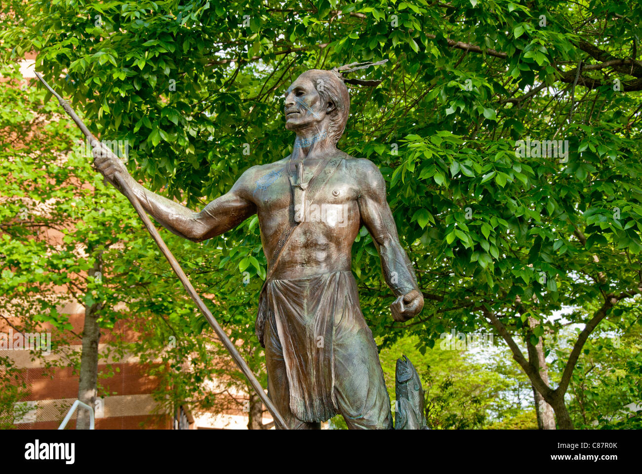 'Cherokee' sculpture by Jud Hartmann stands next to Tennessee Aquarium, Chattanooga, Tennessee, USA Stock Photo
