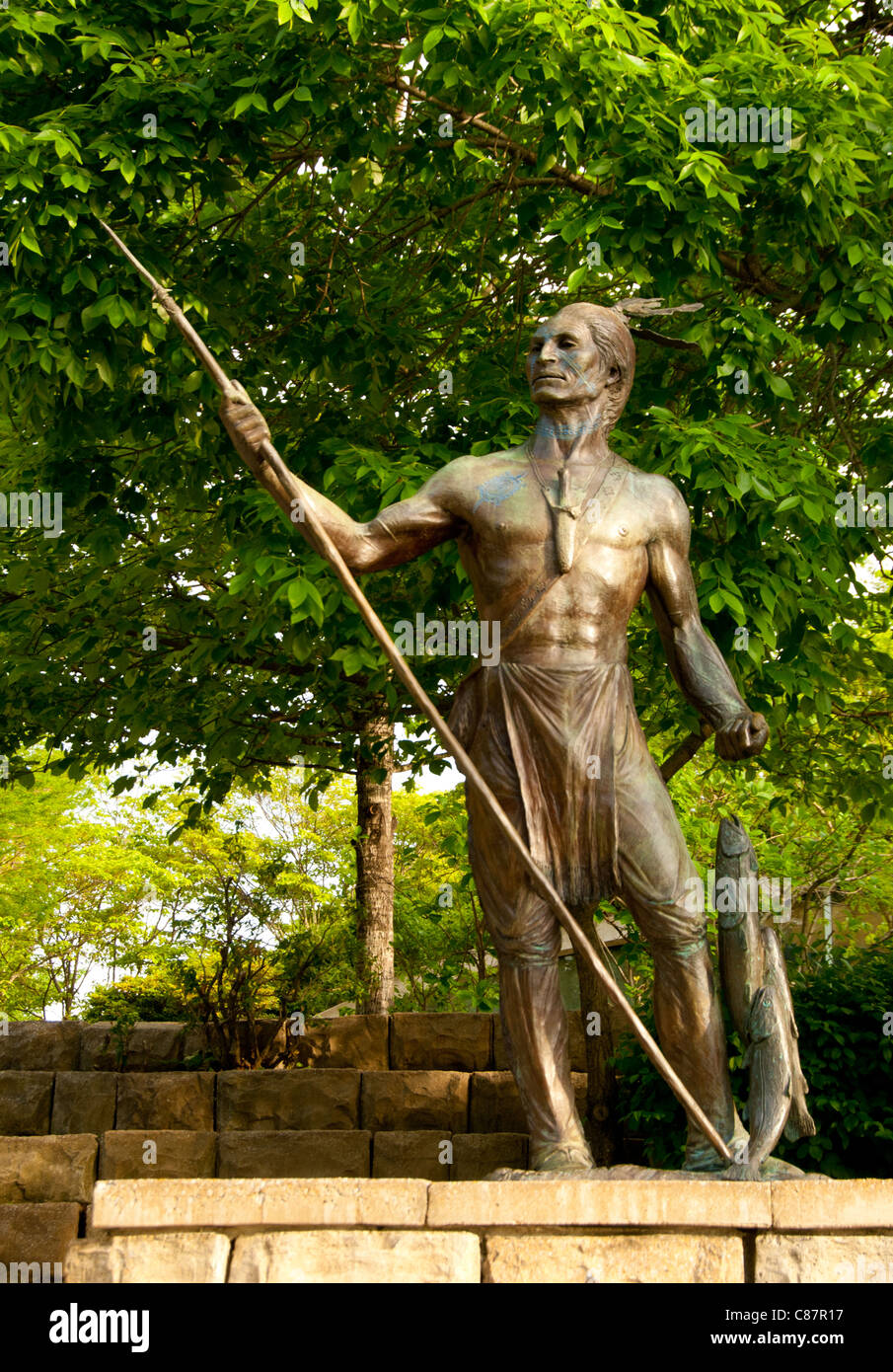 'Cherokee' sculpture by Jud Hartmann stands next to Tennessee Aquarium, Chattanooga, Tennessee, USA Stock Photo